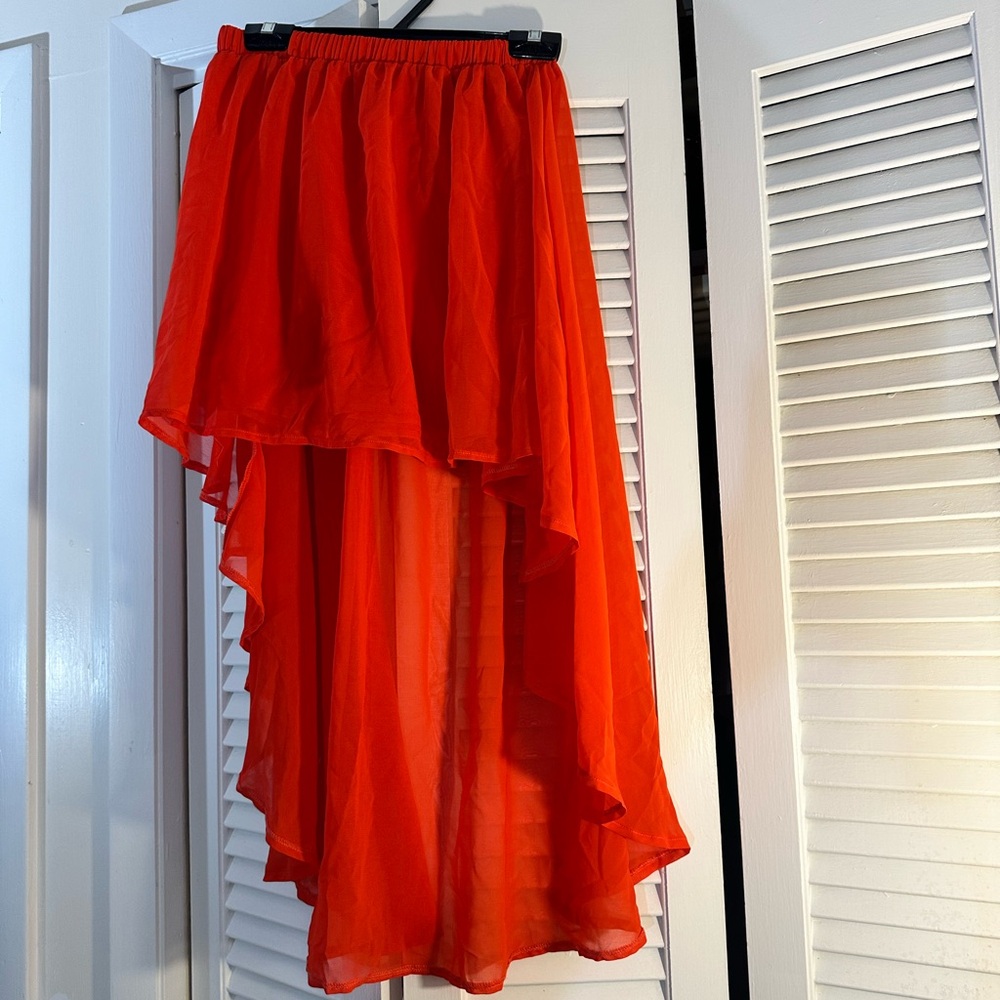 ๐ธ5 for $30๐ธ High Low Red Skirt - Picture 2 of 4